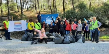 Marmaris doğa gönüllüleri çöp toplama etkinliklerine devam ediyor
