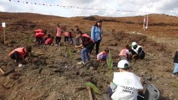 Marmaris’te geleceğe nefes için 6 bin300 fidan toprakla buluştu
