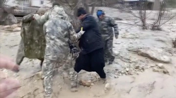 Mehmetçik'ten Adıyaman'daki selden etkilenenlere yardım