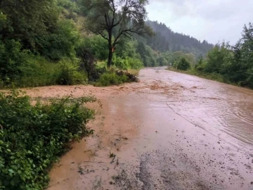 Mengen-Pazarköy yolu trafiğe kapandı
