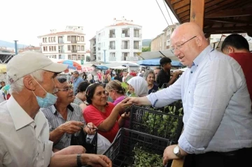 Menteşe Belediyesi ata tohumlarından üretilen 10 bin sebze fidesi dağıttı
