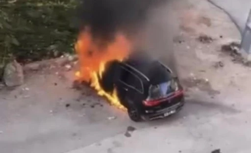 Bursa'da Mercedes marka elektrikli cip park halinde alev topuna döndü