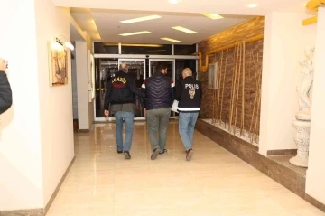 Mersin’de FETÖ operasyonu: 14 gözaltı
