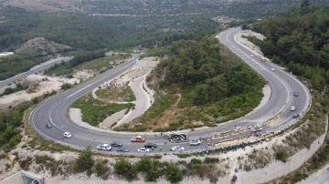 Mersin’de limon yüklü kamyon devrildi: 6 yaralı
