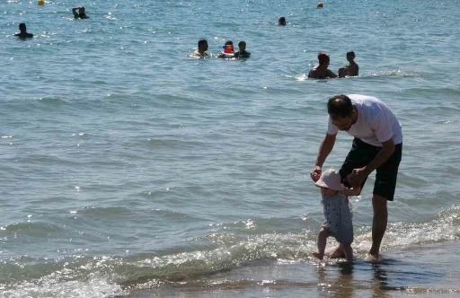 Mersin’de sahiller, sakinliği sevenlere kaldı
