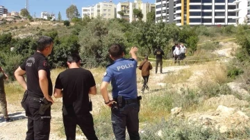 Mersin’de toprak kazan kadın el bombası buldu
