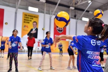 Mersin’de voleybol kursları sürüyor
