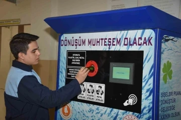 Meslek lisesi öğretmen ve öğrencileri geri dönüşüm otomatı üretti
