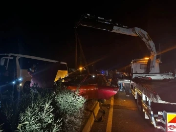 Metal yığınına dönen bu araçtan sağ çıktılar
