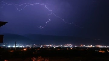 Meteorolojiden yurdun batı kesimleri için şiddetli yağış uyarısı