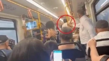 Metroda eşini başka kadınla yakaladı!