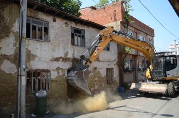 Metruk binalar yıkılıyor Karacabey’in çehresi değişiyor