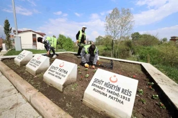 Mezarlıklar ve şehitlikler bayrama hazır
