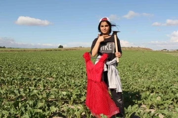 Mezuniyet elbisesi için tarlada çalışan 13 yaşındaki Narin’in hayalini gerçekleştirdiler