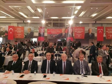 MHP’nin Bayburt belediye başkanları Antalya’da toplandı
