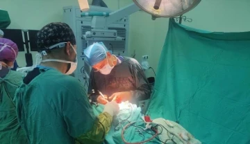Midyat Devlet Hastanesi’nde beyin tümörü ameliyatı yapıldı
