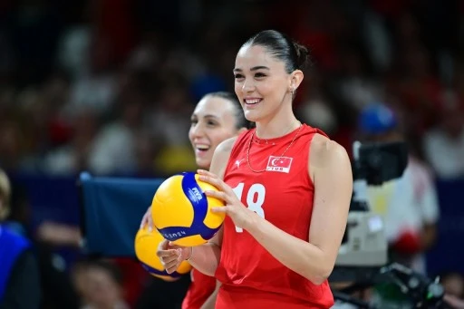 Milli voleybolcu Zehra Güneş: Küçük yaşta dış baskılara maruz kaldık