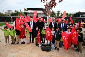 Minikler, ektikleri 100 tohumla geleceğe nefes oldular
