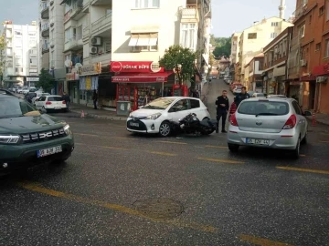 Motosiklet, otomobilin tekerleğine saplandı
