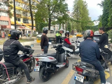 Motosiklet sürücülerine kuralların önemi anlatıldı
