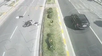 Motosiklet sürücüsü yaya geçidindeki adama böyle çarptı
