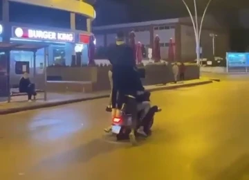 Motosiklete 5 kişi binerek, faciaya böyle davetiye çıkardılar
