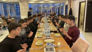 Müftü Gül, genç cemaatle iftar açtı
