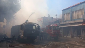 Muğla’da korkutan yangın: 13 iş yeri zarar gördü
