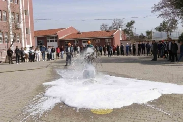 Muğla’da öğretmen ve öğrencilere yangın eğitimi verildi
