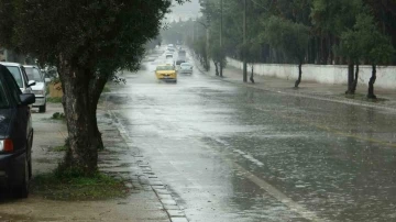 Muğla’da sağanak yağış etkili oluyor
