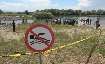 Murat Nehri’nde suya kapılan genç için arama kurtarma çalışması başlatıldı
