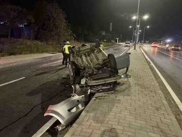 Muratlı Sanayi sitesi önünde takla attı
