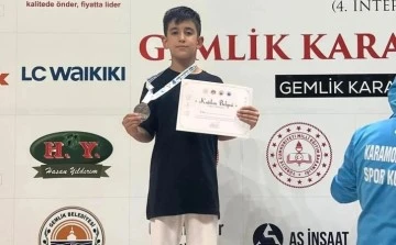 Gemlik Karate Turnuvası'nda Muşlu sporcu gümüş madalya kazandı