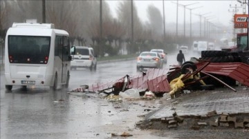 Muş'ta olumsuz hava koşulları nedeniyle eğitime 1 gün ara verildi