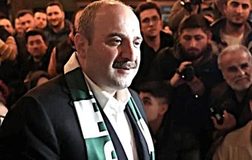 Mustafa Varank Bursaspor’un deplasman sponsoru oldu