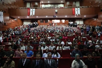 Mustafa Varank: &quot;Üniversitelerde fikir tartışmaları ile değil, kılık, kıyafetle uğraşan dönemleri yaşadık&quot;
