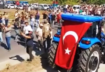 Mustafakemalpaşa ve Karacabeyli çiftçilerin traktörlü eylemi