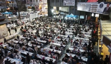 Nazilli’de ilk iftar Belediye Meydanı’nda yapıldı
