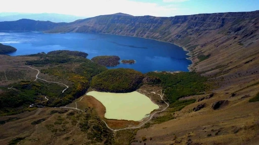 Nemrut Krater Gölü’ne ziyaretçi akını
