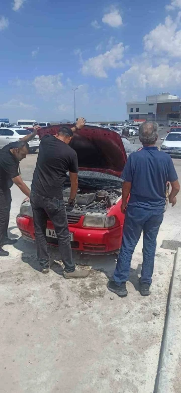 Nevşehir’de park halindeki otomobil yandı
