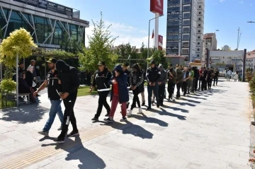 Niğde’de eş zamanlı uyuşturucu operasyonu: 24 gözaltı