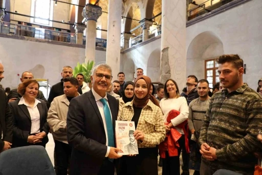 Niğde Valisi Çelik, yazar kimliği ile öğrencilerle buluştu
