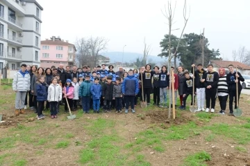 Bursa Nilüfer’de öğrenciler gelecekleri için fidan dikti