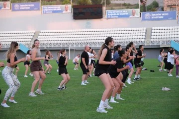 Nilüferliler zumba ile hem eğlendi hem spor yaptı