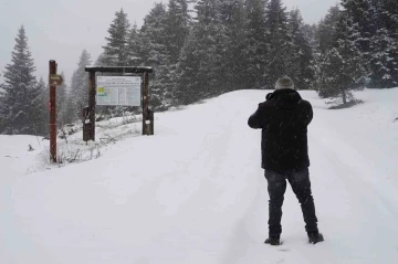 Nisan ayının son günlerinde Ilgaz Dağında kar yağışı etkili oluyor
