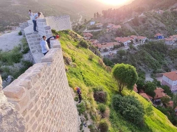 Oğlunu surlardan iterek ölümüne sebep olan anneye müebbet hapis