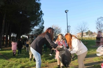 Öğrenciler çevre temizliği yaptı
