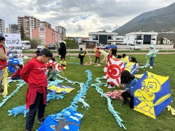 Öğrenciler gökyüzünü uçurtmalarla süsledi
