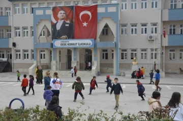 Öğrencilerin ilk ders konusu deprem oldu
