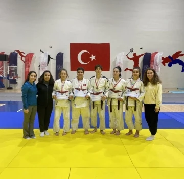 Okul sporlarında Salihli rüzgarı esti
